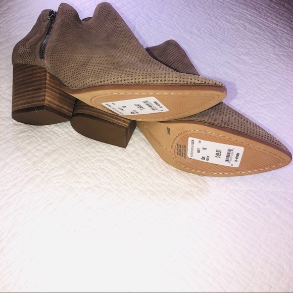 VINCE CAMUTO Nethera Taupe Suede Booties Sz 10 - Picture 9 of 10